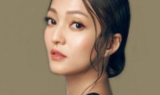 有一首歌的一句歌词是终于感慨爱回不来…的歌名叫什么 终于看开爱回不来