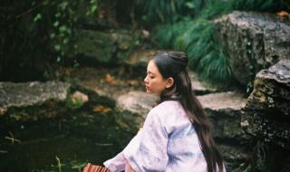 雨巷原文 彷徨在寂寥的雨巷